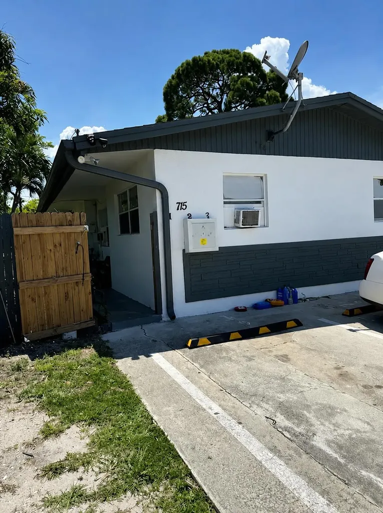 715 NW 15th Terrace Fort Lauderdale FL 33311