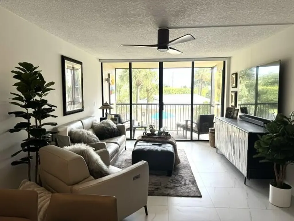 21 Royal Palm Way Boca Raton FL 33432