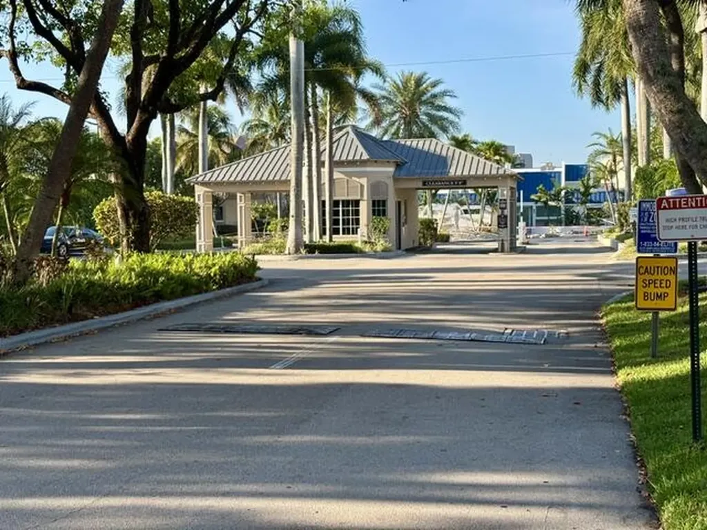21 Royal Palm Way Boca Raton FL 33432