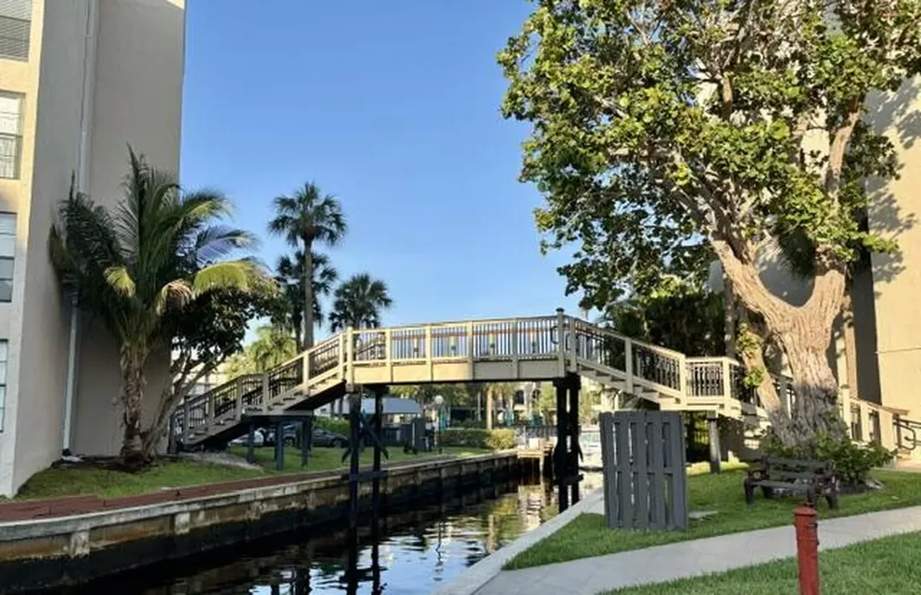 21 Royal Palm Way Boca Raton FL 33432