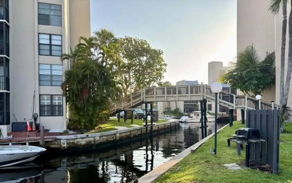 21 Royal Palm Way Boca Raton FL 33432