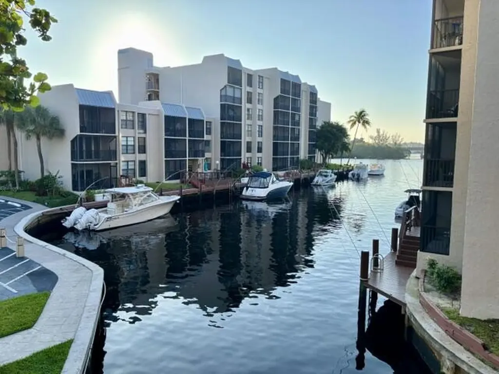 21 Royal Palm Way Boca Raton FL 33432