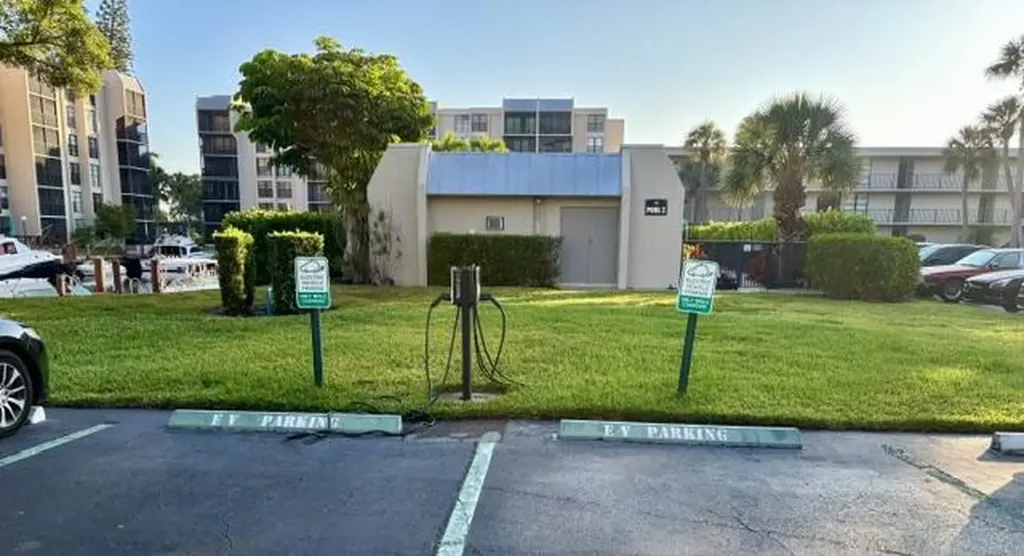 21 Royal Palm Way Boca Raton FL 33432