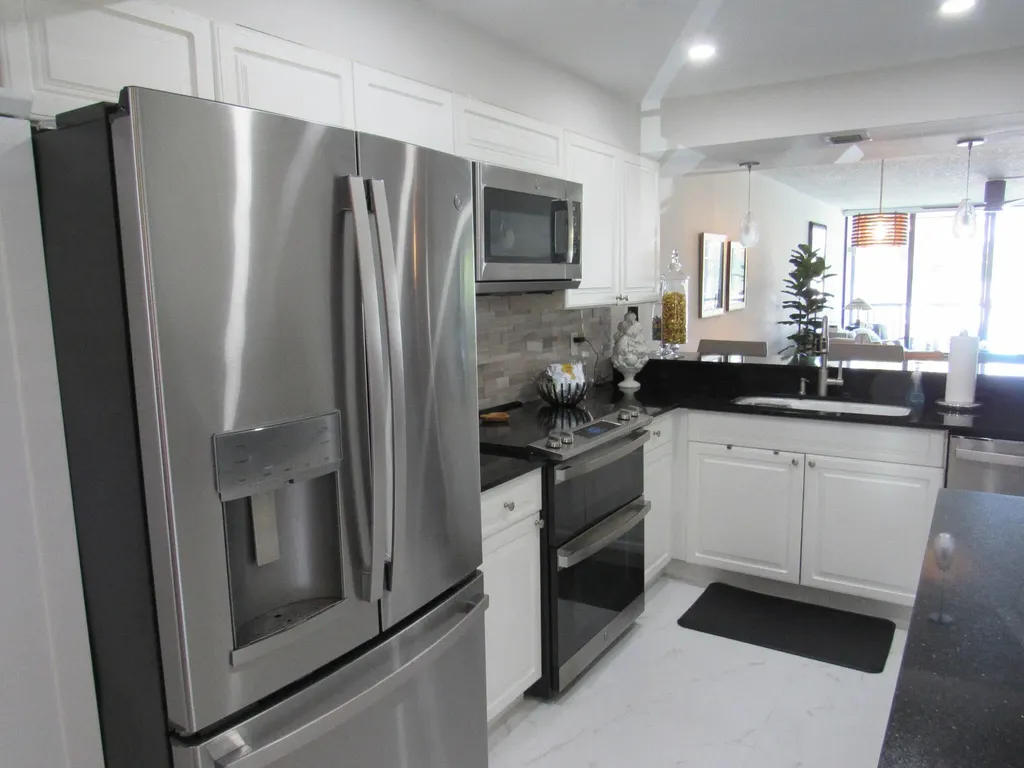 21 Royal Palm Way Boca Raton FL 33432