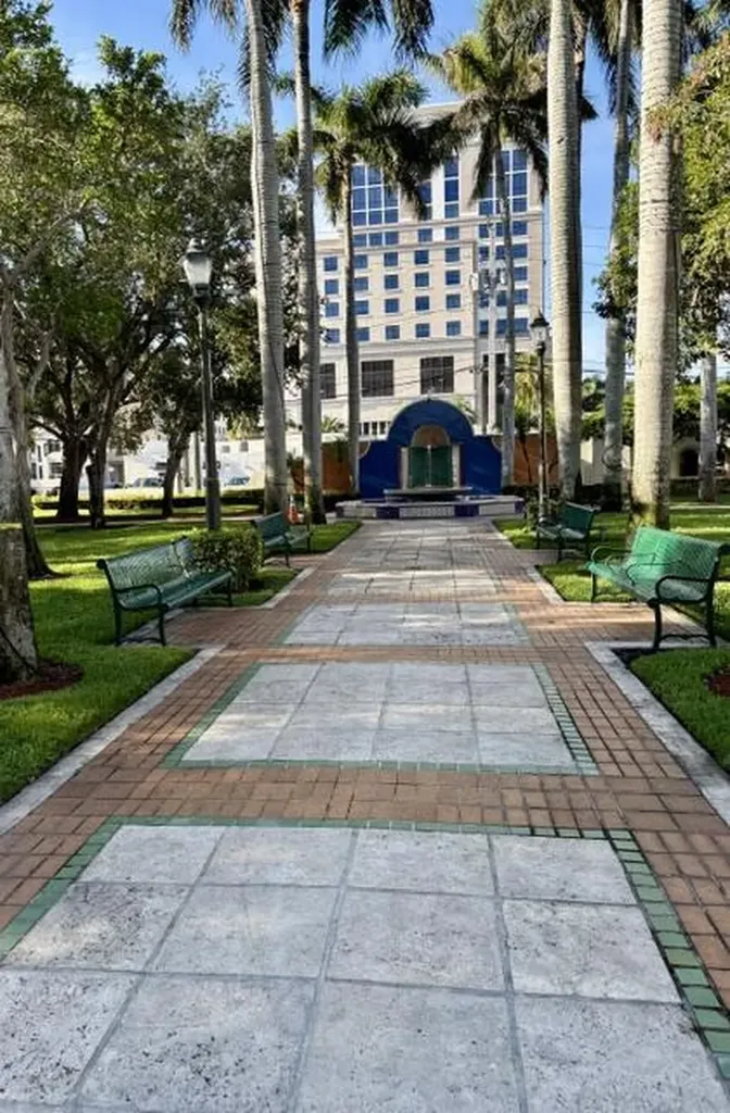 21 Royal Palm Way Boca Raton FL 33432