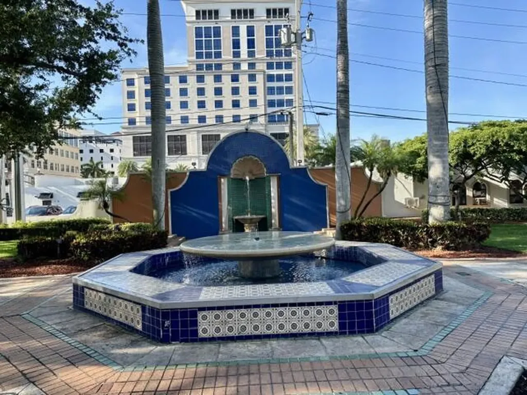 21 Royal Palm Way Boca Raton FL 33432