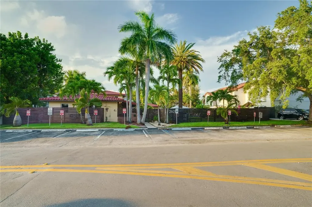 2625 NE 13th Court Fort Lauderdale FL 33304