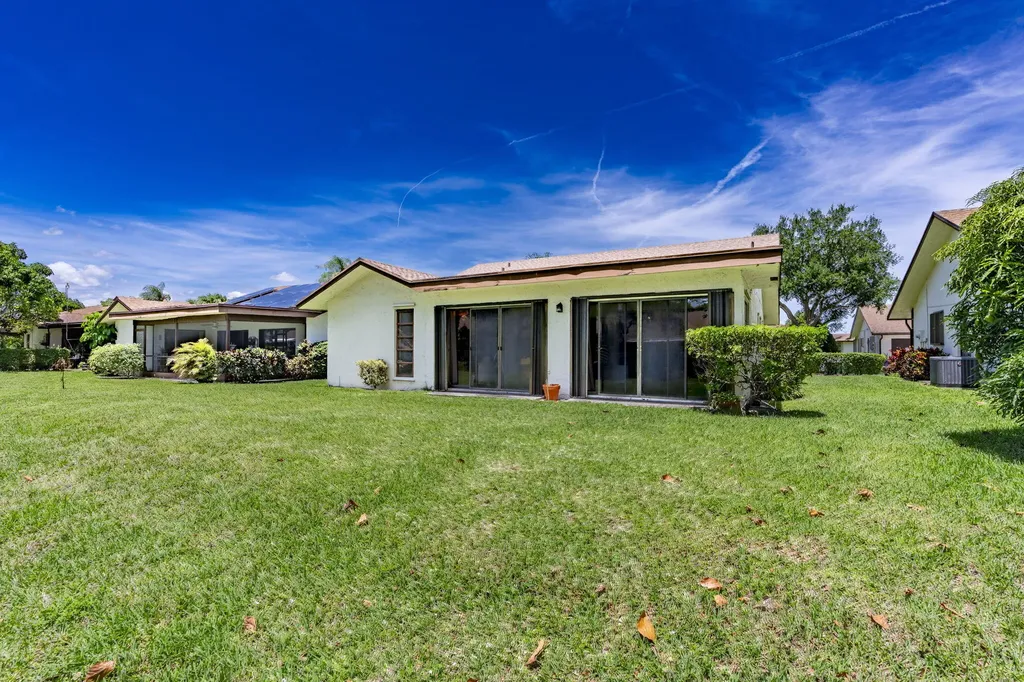 6320 Lakemont Circle Greenacres FL 33463