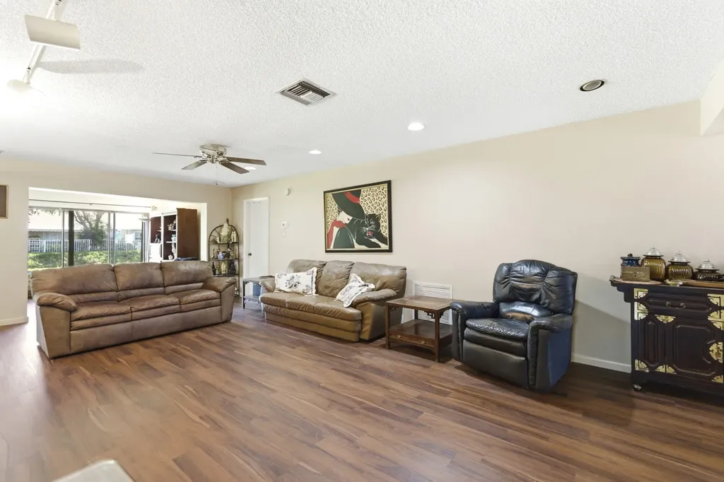 6320 Lakemont Circle Greenacres FL 33463