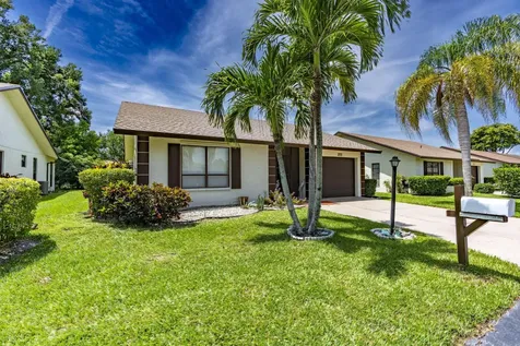6320 Lakemont Circle Greenacres FL 33463