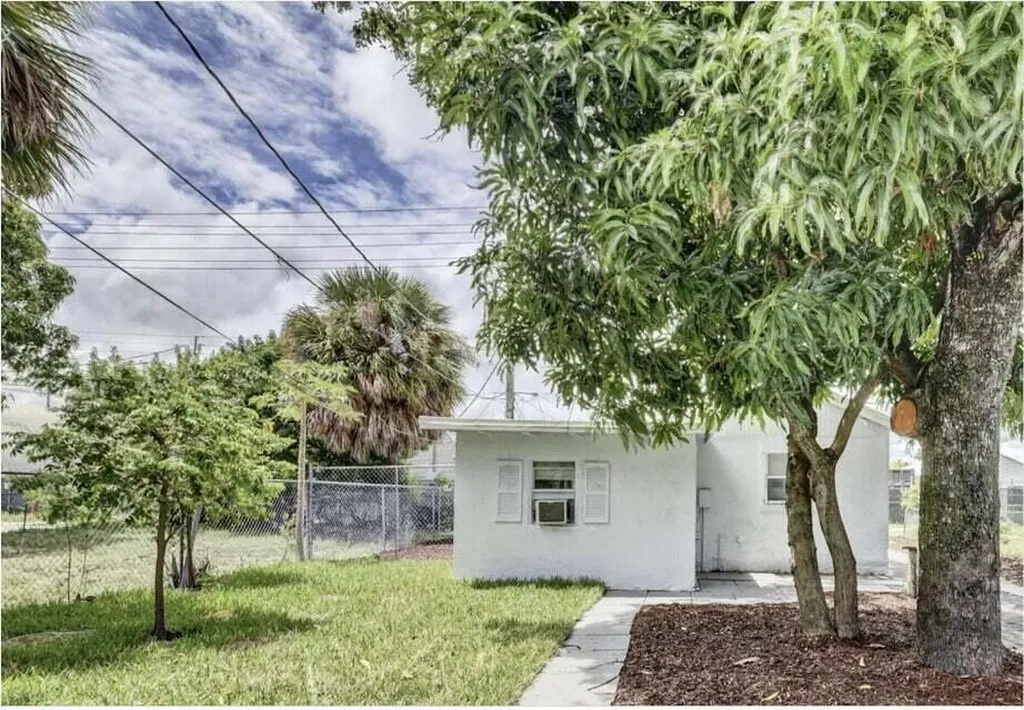 415 N H Street Lake Worth Beach FL 33460