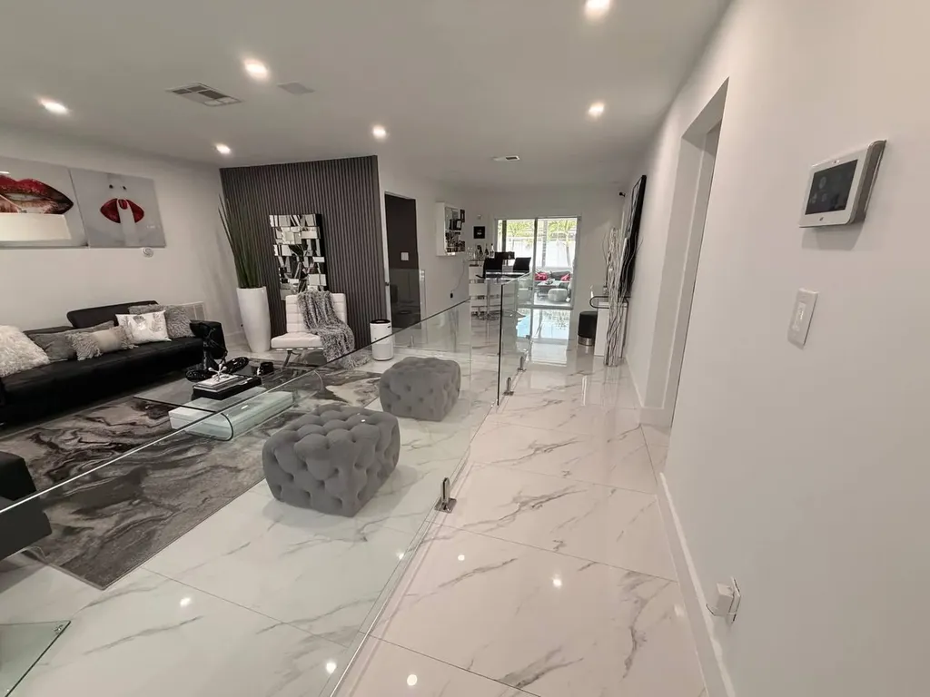 6861 Park Street Hollywood FL 33024