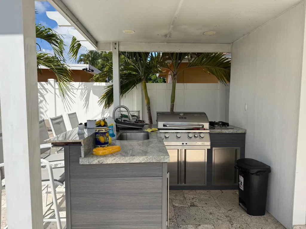 6861 Park Street Hollywood FL 33024