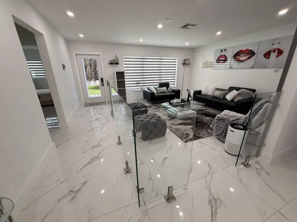 6861 Park Street Hollywood FL 33024