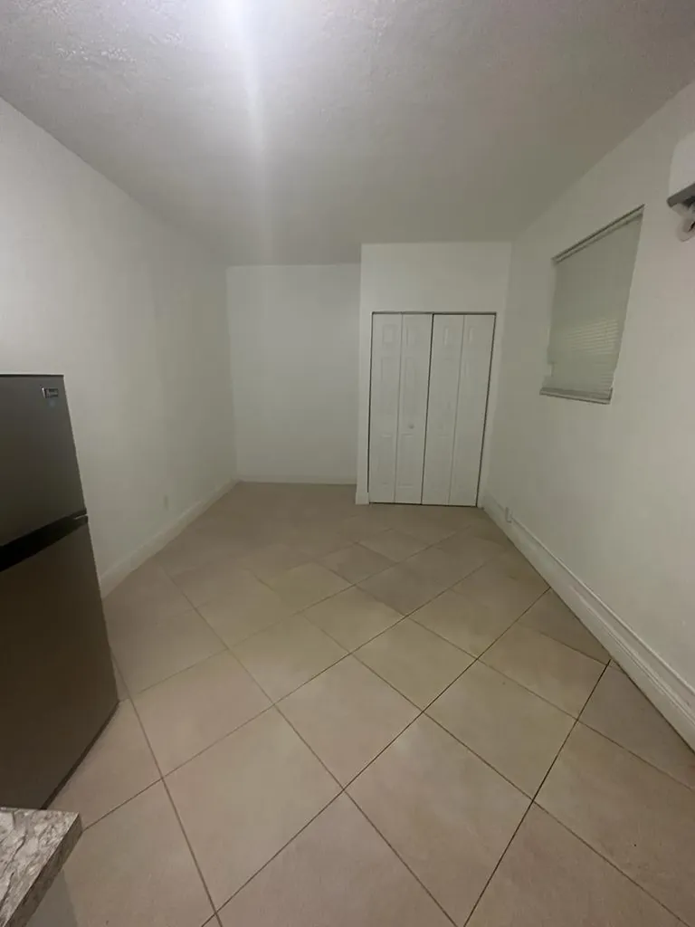 6861 Park Street Hollywood FL 33024