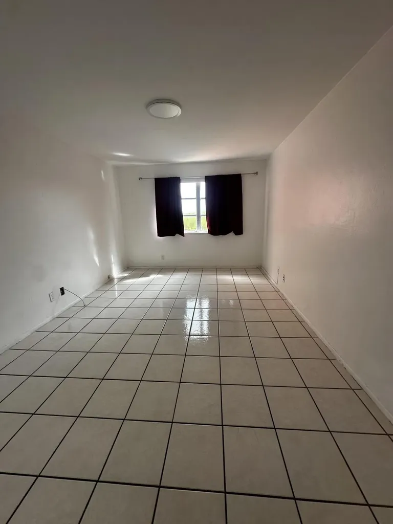 13707 Kendale Lakes Circle Miami FL 33183
