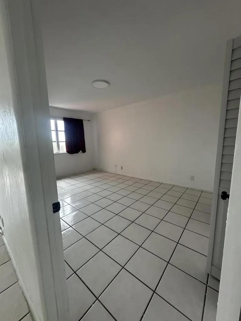 13707 Kendale Lakes Circle Miami FL 33183