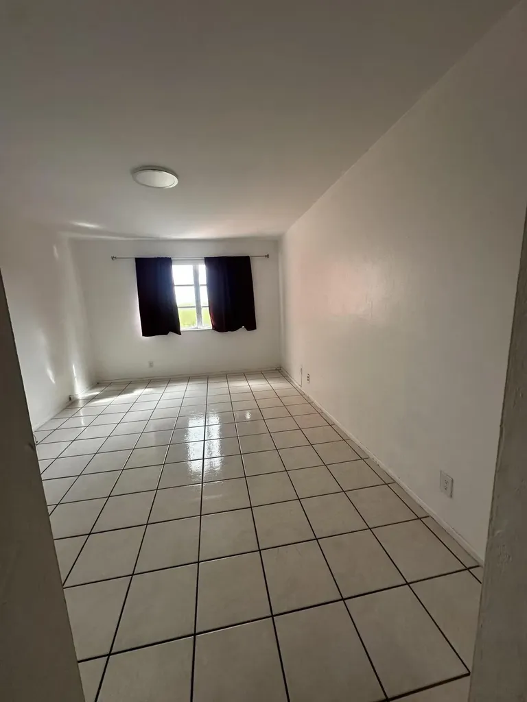13707 Kendale Lakes Circle Miami FL 33183