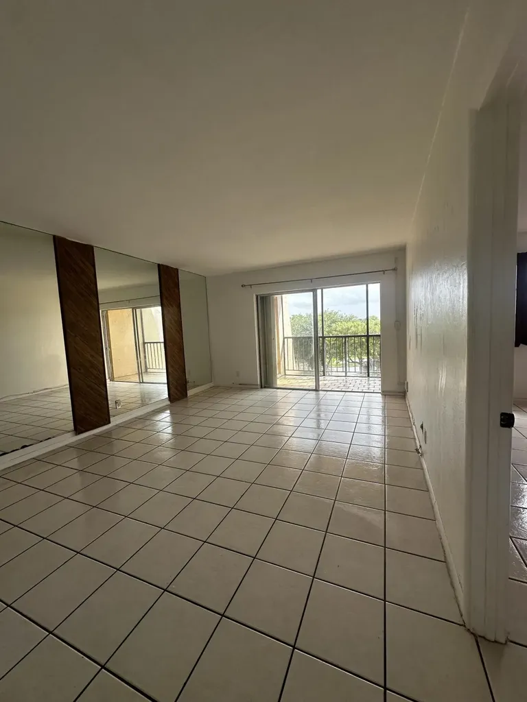 13707 Kendale Lakes Circle Miami FL 33183