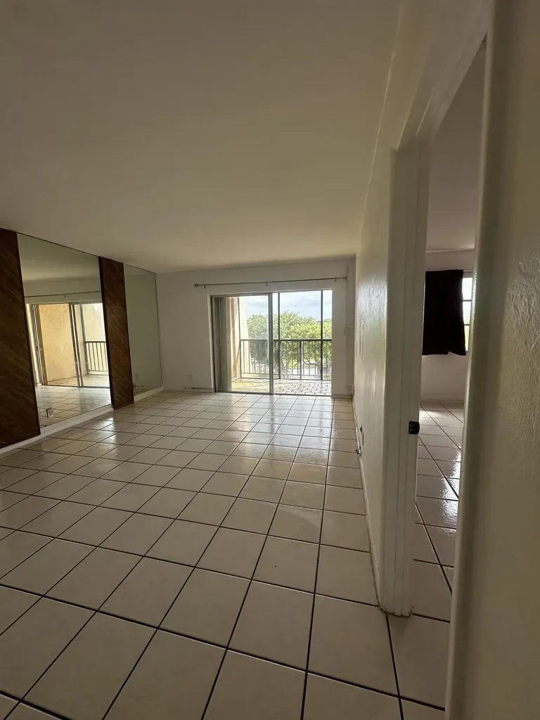 13707 Kendale Lakes Circle Miami FL 33183