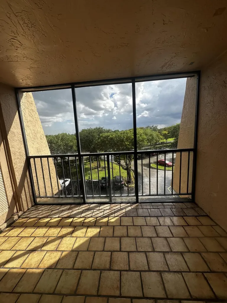 13707 Kendale Lakes Circle Miami FL 33183