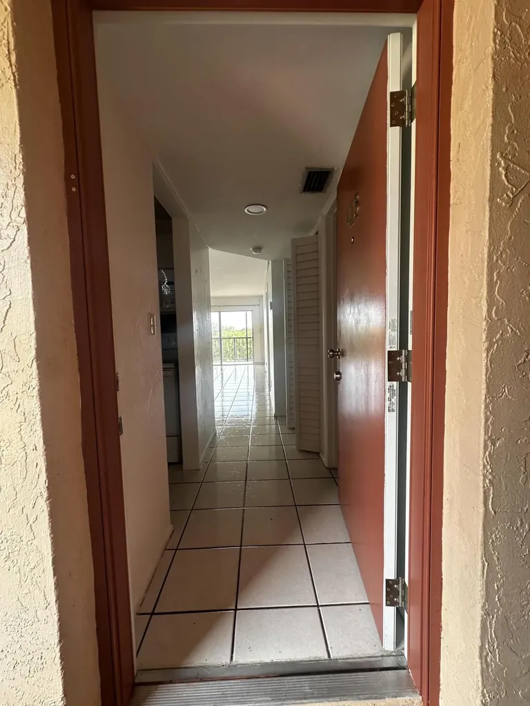 13707 Kendale Lakes Circle Miami FL 33183