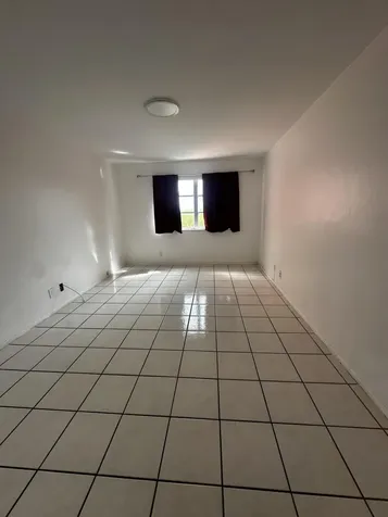 13707 Kendale Lakes Circle Miami FL 33183