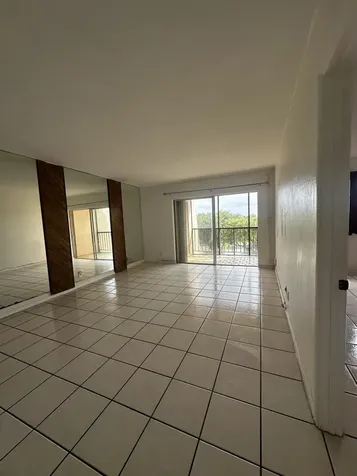 13707 Kendale Lakes Circle Miami FL 33183
