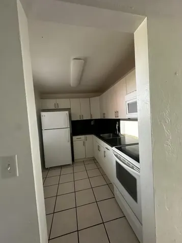 13707 Kendale Lakes Circle Miami FL 33183
