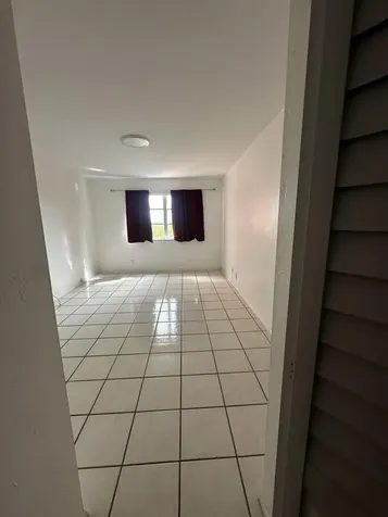 13707 Kendale Lakes Circle Miami FL 33183
