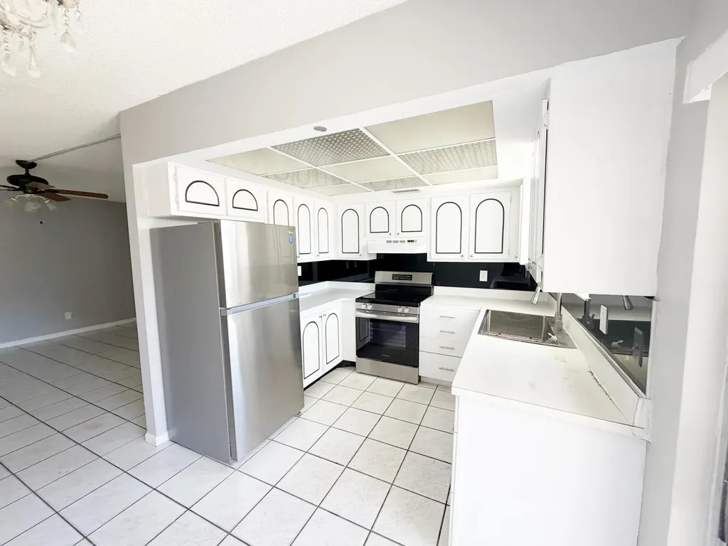 320 SW 1st Street Pompano Beach FL 33060