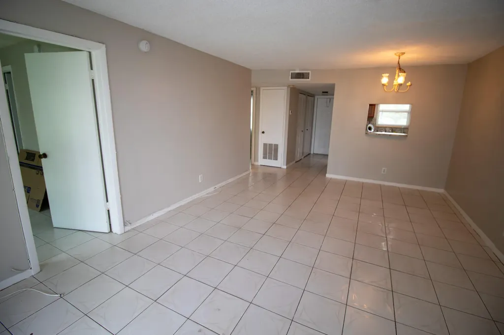 9621 Sunrise Lakes Boulevard Sunrise FL 33322