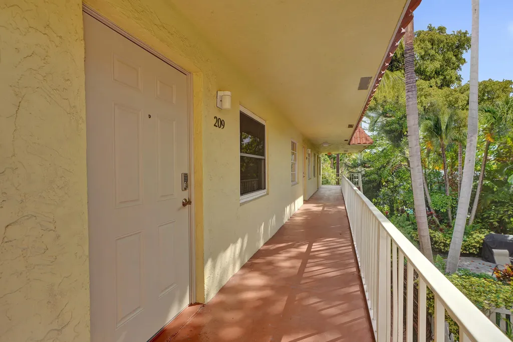 1125 NE 16th Place Fort Lauderdale FL 33305