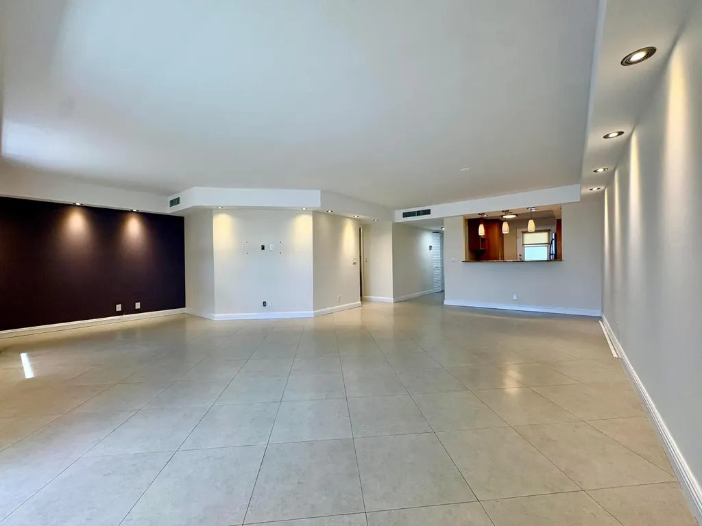 5700 NW 2nd Boca Raton FL 33487
