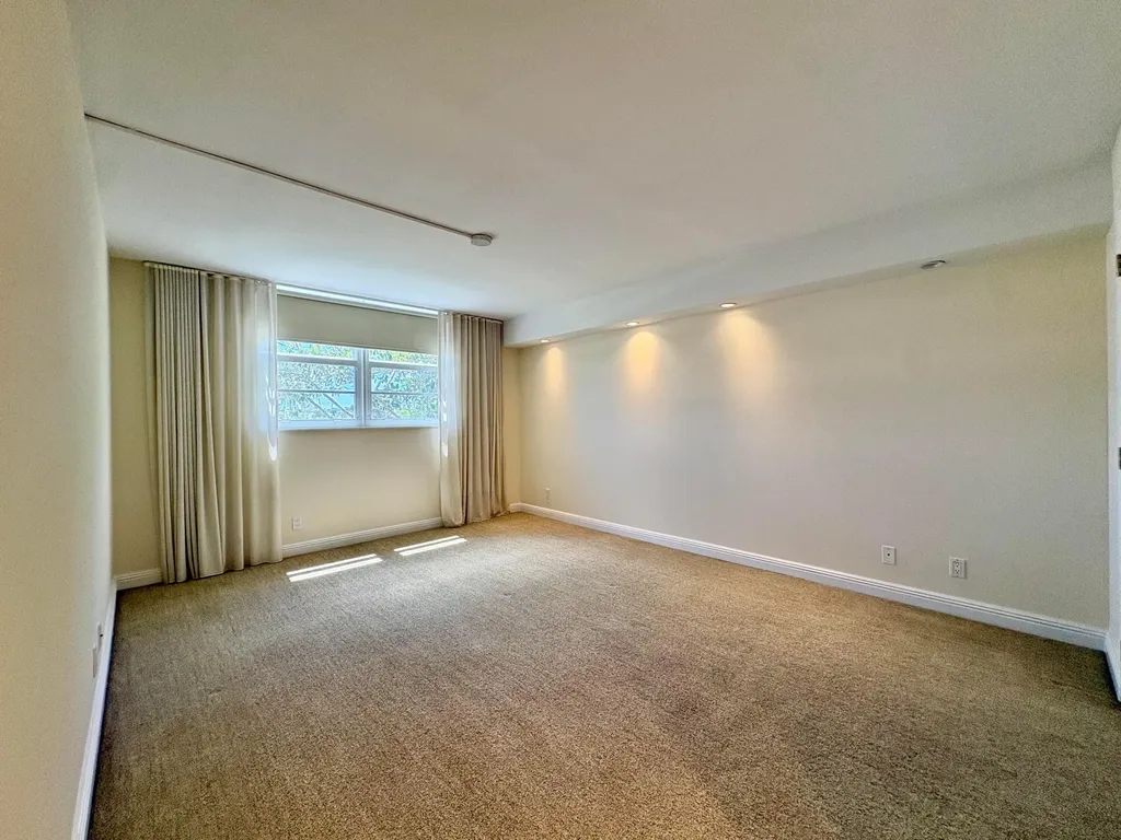 5700 NW 2nd Boca Raton FL 33487