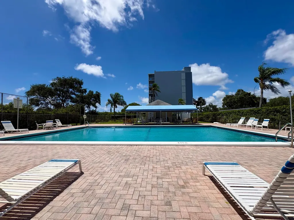 5700 NW 2nd Boca Raton FL 33487