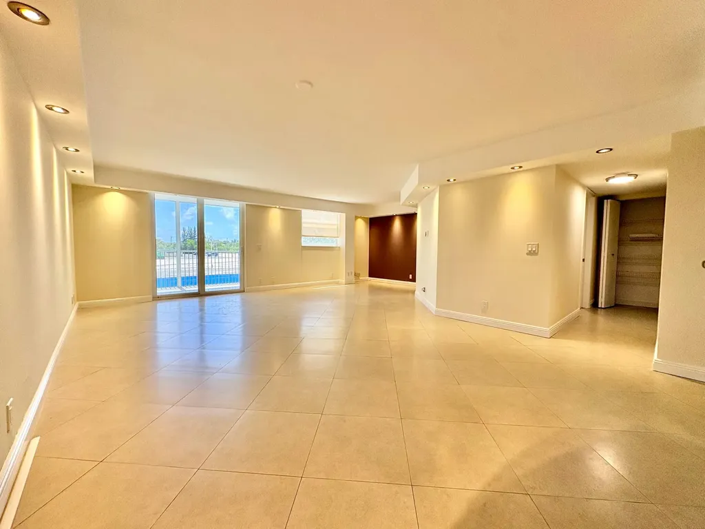 5700 NW 2nd Boca Raton FL 33487
