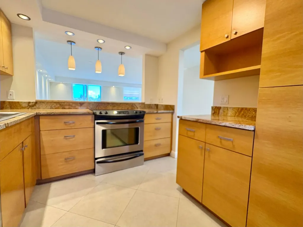 5700 NW 2nd Boca Raton FL 33487