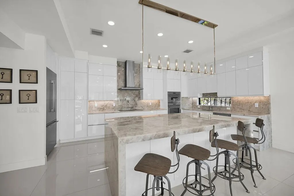 2888 NE 33rd Street Lighthouse Point FL 33064