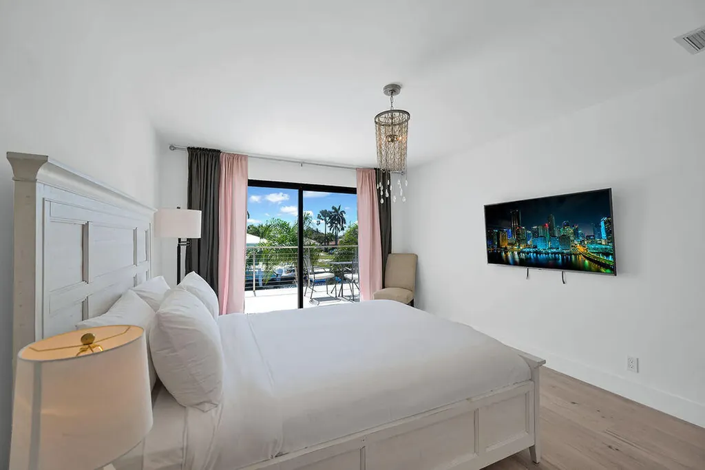 2888 NE 33rd Street Lighthouse Point FL 33064