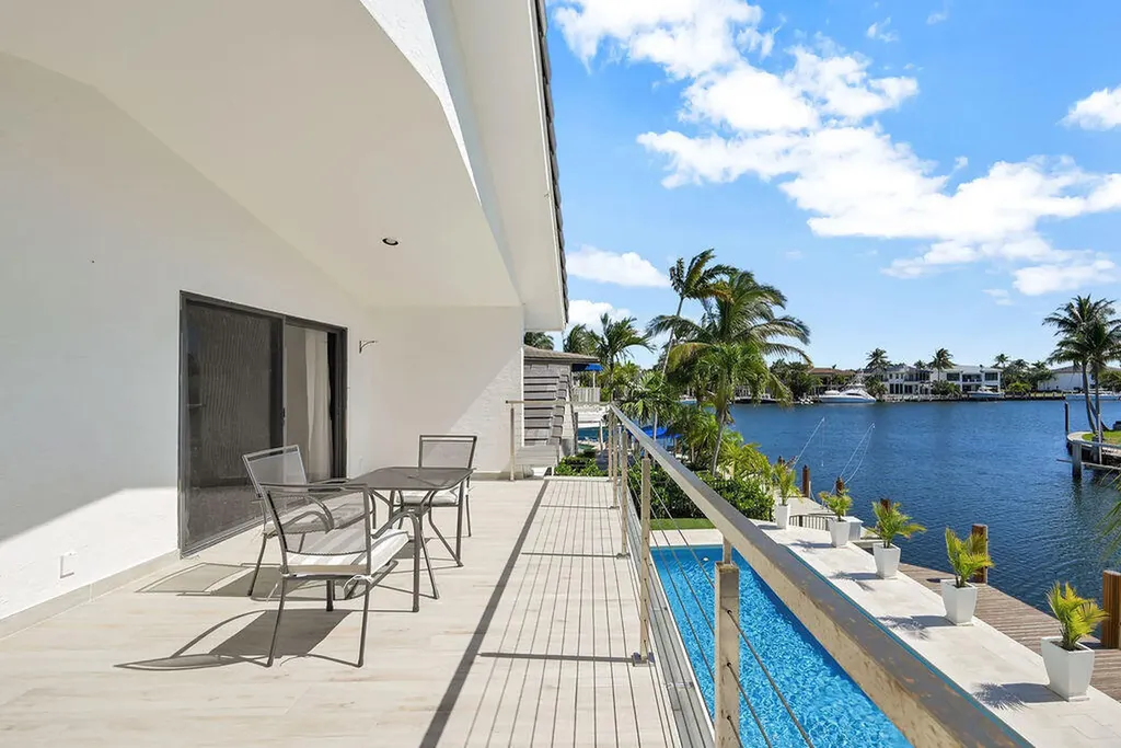 2888 NE 33rd Street Lighthouse Point FL 33064