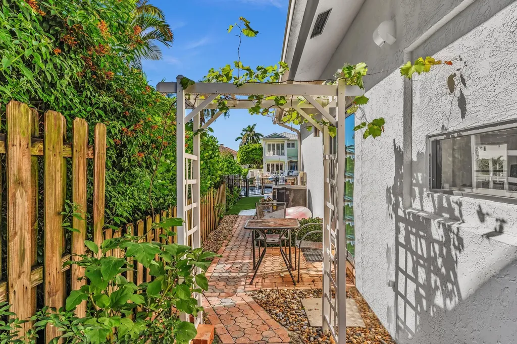 2888 NE 33rd Street Lighthouse Point FL 33064