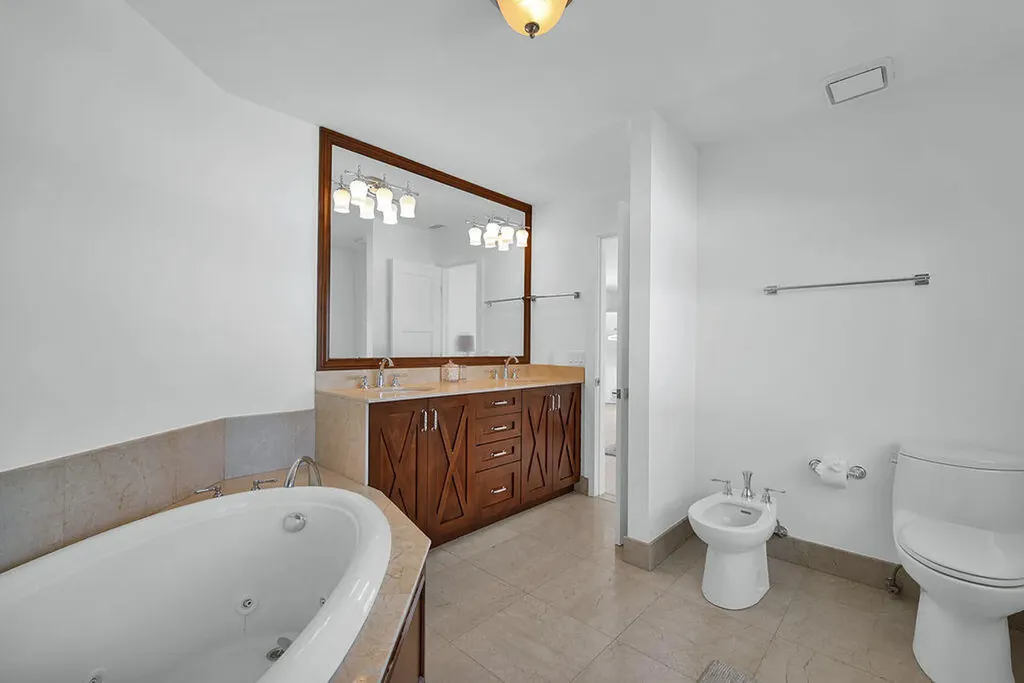 2888 NE 33rd Street Lighthouse Point FL 33064