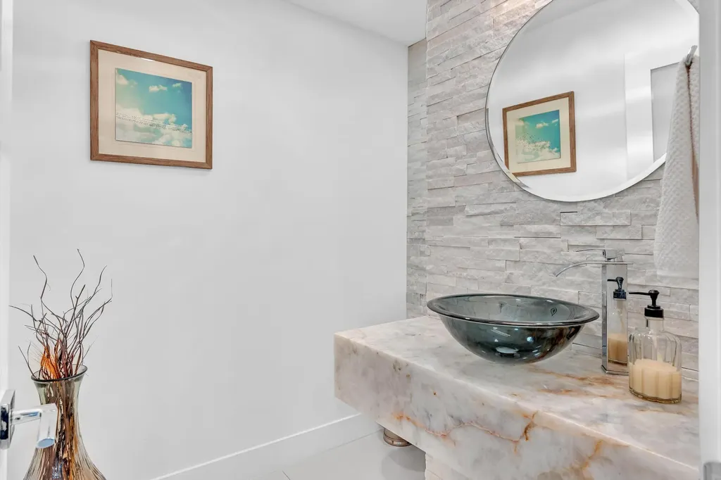2888 NE 33rd Street Lighthouse Point FL 33064