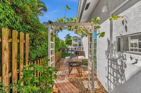 2888 NE 33rd Street Lighthouse Point FL 33064