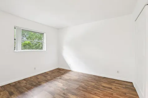 210 NE 38th Oakland Park FL 33334