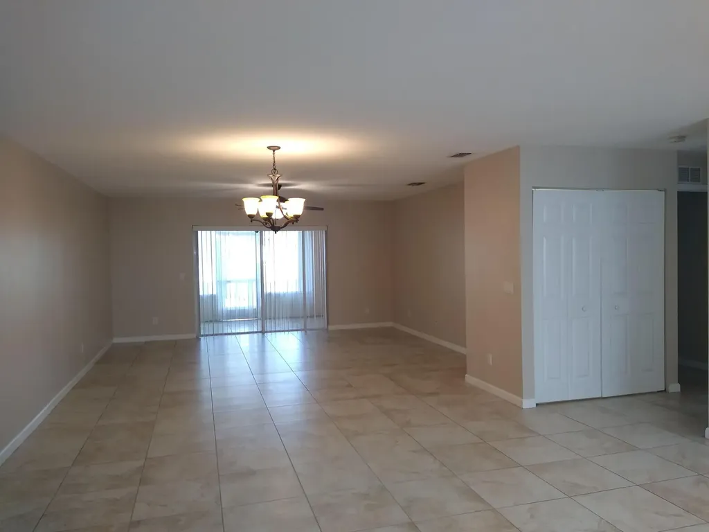 2082 SE Wild Meadow Circle Port St Lucie FL 34952