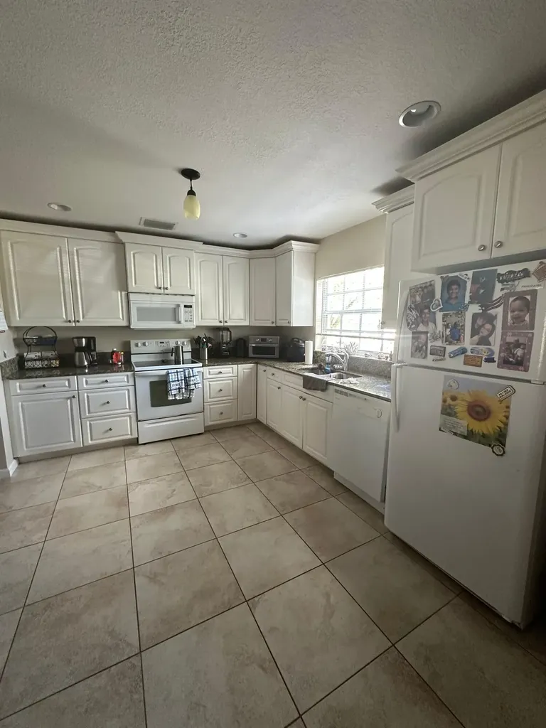 2082 SE Wild Meadow Circle Port St Lucie FL 34952