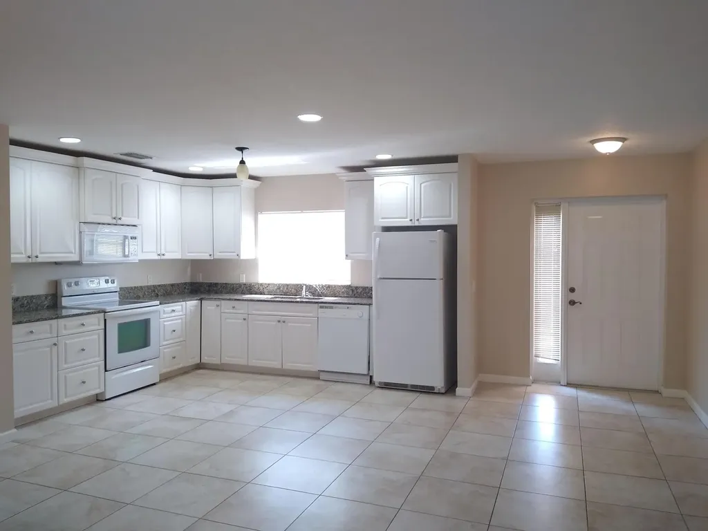 2082 SE Wild Meadow Circle Port St Lucie FL 34952