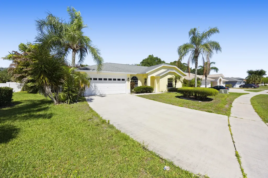 105 Monterey Way Royal Palm Beach FL 33411